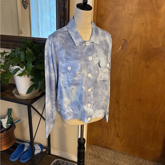 Jackets & Blazers - Button up jacket
Women’s size Large.